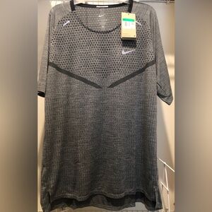 Nike Men’s Charcoal Performance running Tee XL - Dry Fit